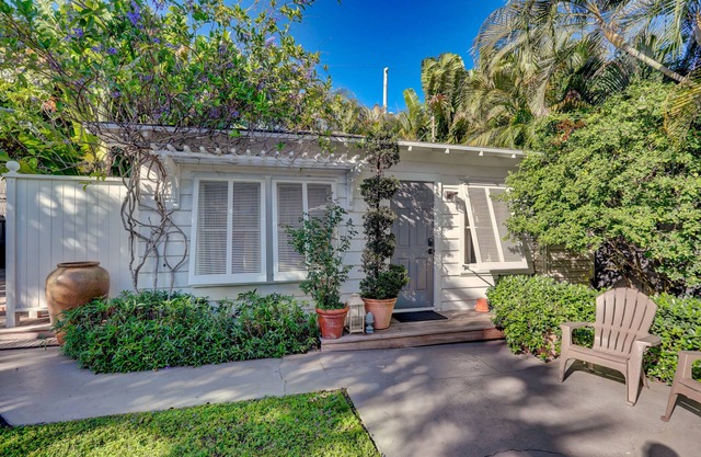 Petit Bijou guest home 1br/1bth with private garden!