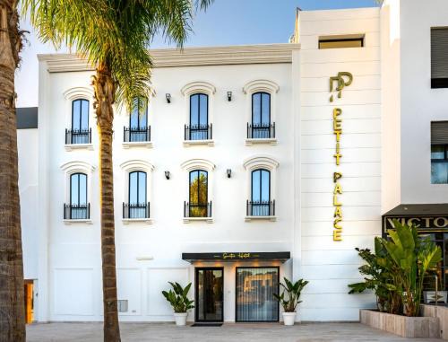 Petit Palace Suites Hotel