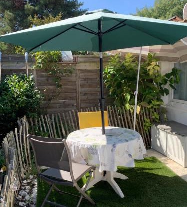 Petite maison dans le jardin
