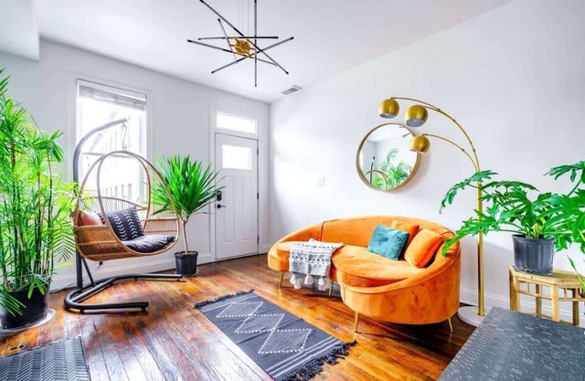 Pets – Urban Jungle – Prime Location – Parking Free