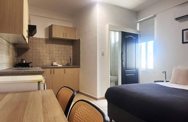 Phaedrus Living: Hoopoe Residencies 203