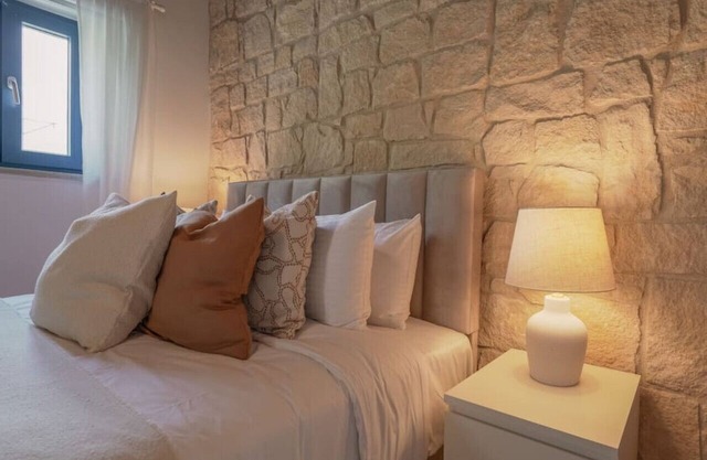 Phaedrus Living: Peristerona Traditional House