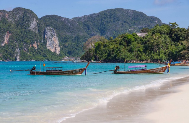 Phi Phi Long Beach Resort & Villa