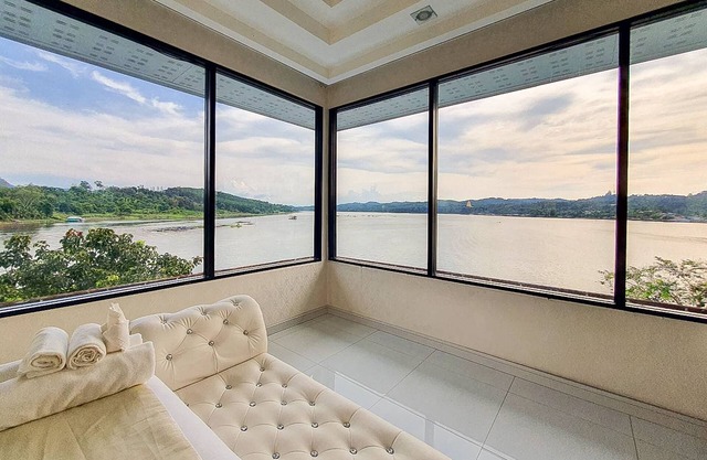 Phornpailin Riverside Resort