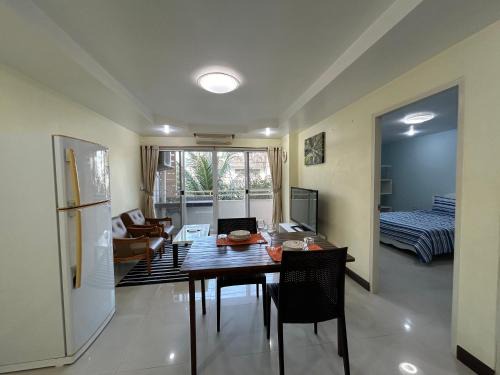 Phuket Town Condo 2 Bedroom with Balcony-Cats Friendly