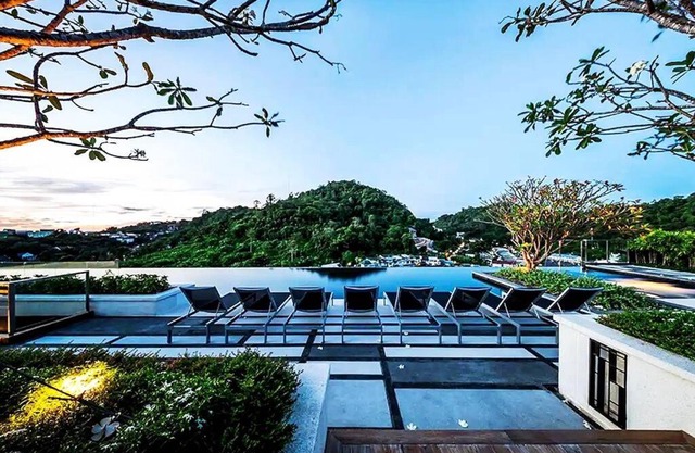 Phuket Town - Infinity Pool & Gym