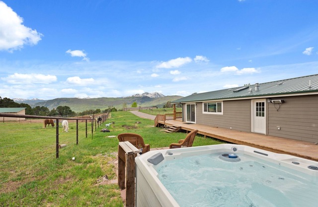 Piñon Hollow | Retreat w/Hot Tub & Mtn Views