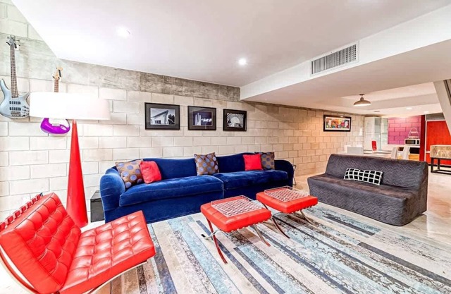 Piano House Waterfront Retreat – 2BR Getaway