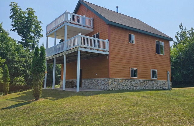 Pictured Rocks Lodge 5 minutes from Munising! Recently remodeled!