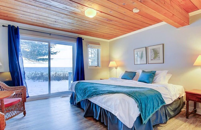 Picturesque Lakeview Lodge At Lake Simcoe (First Tee)