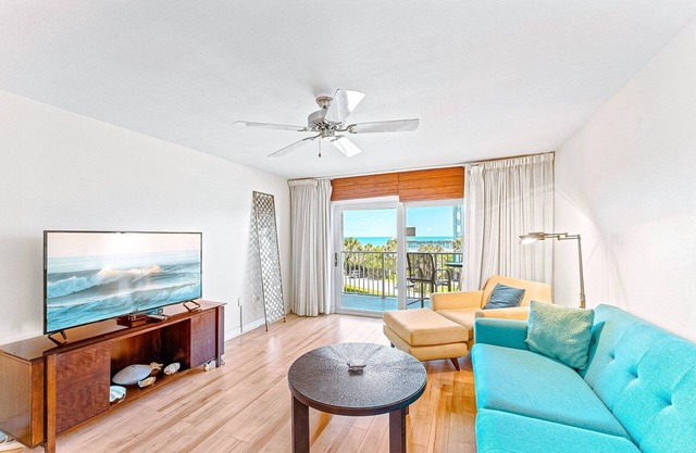 Pier-Side Paradise – Spacious Oceanfront Condo w/Huge Balcony & Heated Pool!
