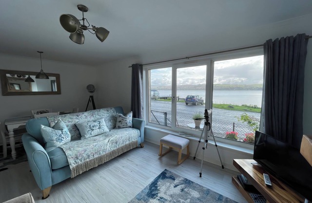 PIER VIEW, pet friendly, country holiday cottage in Dunoon