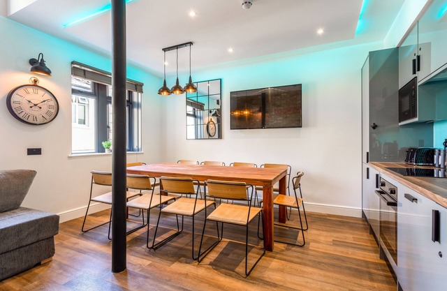 Pierview Pad - Party Pad that Sleeps 14 in Central Brighton - on the beach!