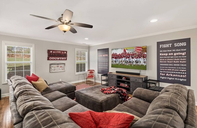 Pig Sooie Porch - Steps to Razorback Stadium-UofA