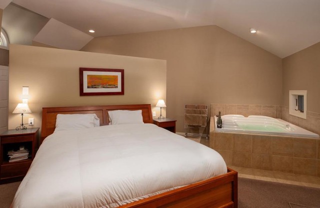 Pigeon Creek Inn - Adults Only