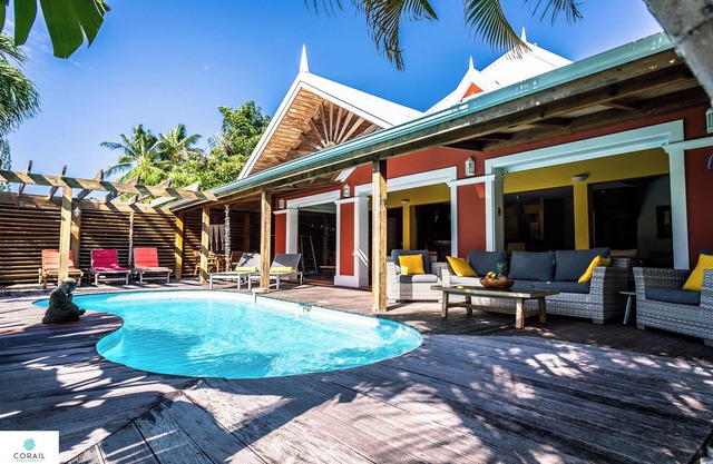 Piment Bleu Villa, private pool, nearby sandy beaches
