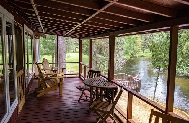Pine Bend Cottage - Clean and Cozy on the Au Sable