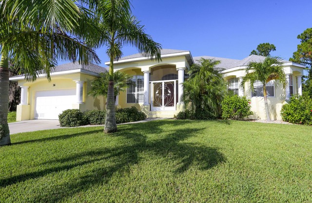 Pine Valley - Beautiful lake front home within minutes to golf and beaches