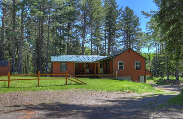 Pine Valley - Great newly renovated cabin - close to the village of Oquossoc