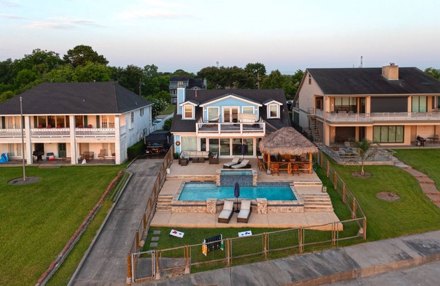 Pineapple Bay Villa - with private pool overlooking the Ocean.