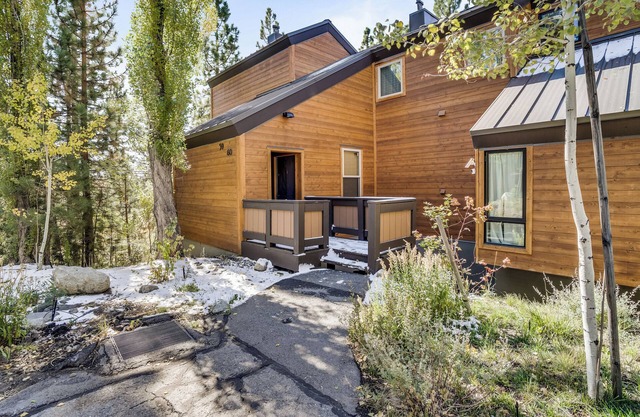 Pinegrove by AvantStay | Beautiful Villas Condo just outside Tahoe City!