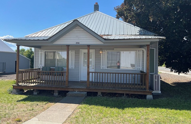 Pines River Retreat- Nice 2 bedroom house with AC in charming Richland