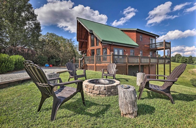 Piney Creek Mountain-View Cabin w/Wraparound Deck