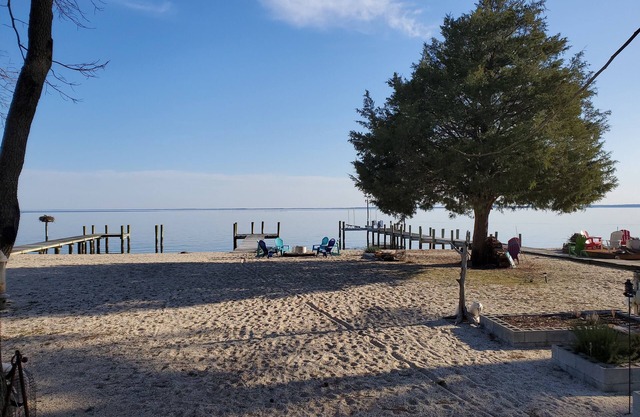 Piney Point, private , Beach Front Cottage