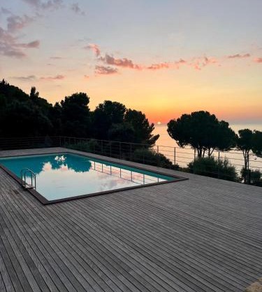 Pini, a Paradise Oasis