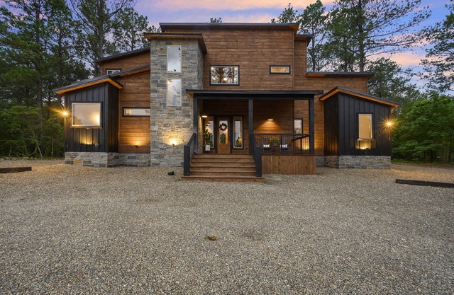 Pining Away Cabin; 3 King BRs, 6 bunks, playset, firepit, spa, arcade, smart tvs