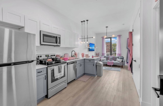 Pink Heaven Cozy Studio Apt. Near NYC/EWR with an Indoor Pool & Free Parking