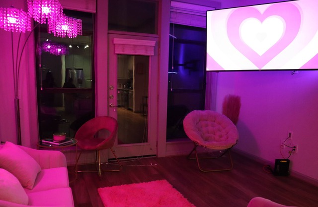 PINK LUXURY MIDTOWN ATL APARTMENT WITH ROOFTOP POOL