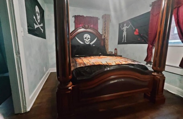 Pirate Seeking crew. Downtown Fort Smith