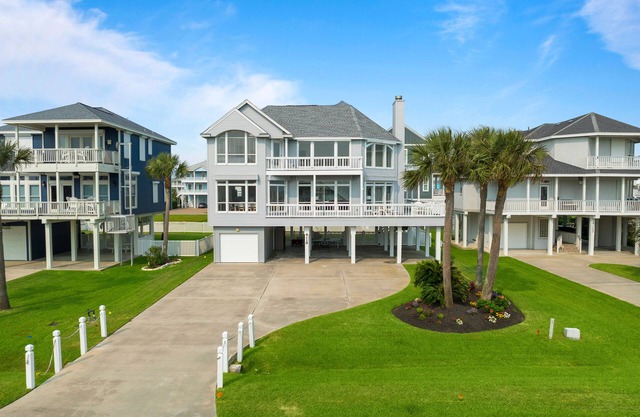 Pirates Beach West 4 br and 3.5 bath sleeps 10-13 depending with small children