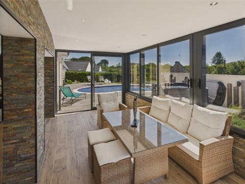 Piscine, jacuzzi et grande terrasse pour 7