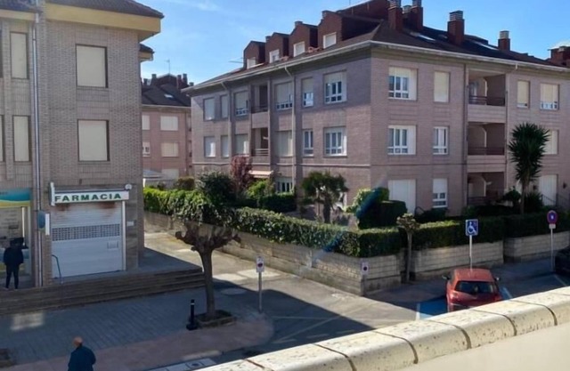 Piso a 50 m de la Playa en Somo con Garaje Privado