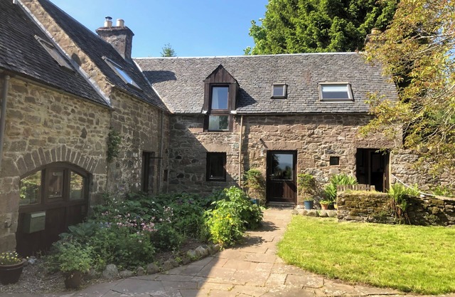 PITTENCLEROCH MILL, family friendly, with open fire in Crieff