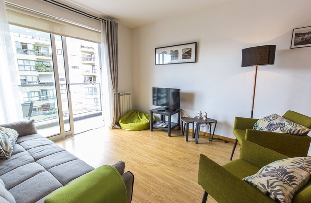 Place 4 you with balconies & free parking