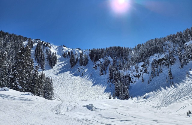 Plan a ski/snowboard trip at our Enchanted Condo 1.5 miles from Taos Ski Valley