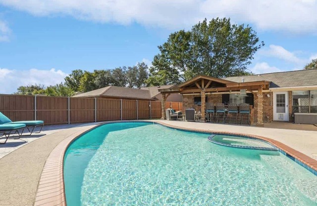 Plano House close to Mckinney and Oak Point Park