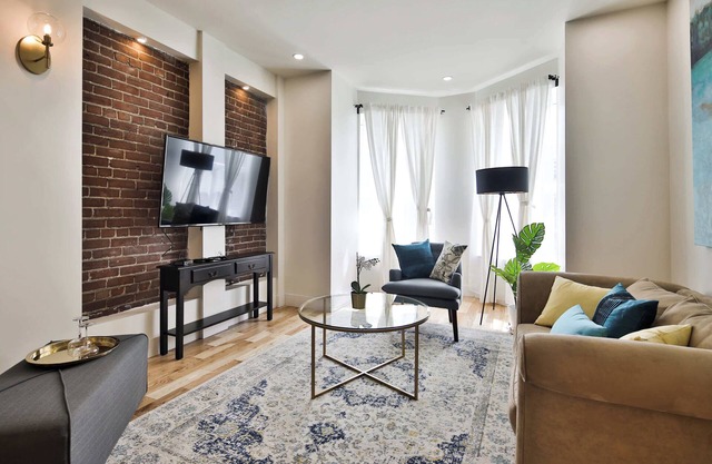 Plateau Mt Royal-Mile End |3BDRS-2BA&Parking