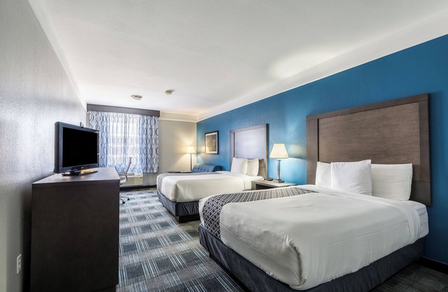 Platinum Inn & Suites Webster