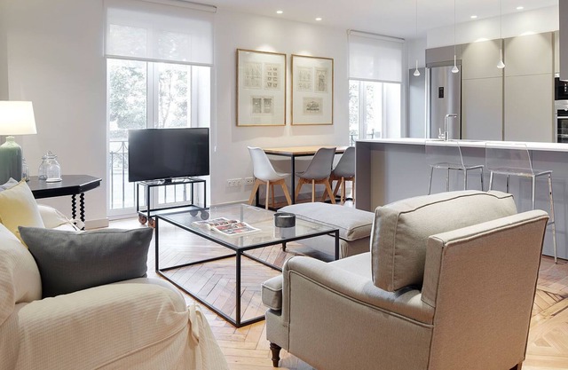 Playa de Ondarreta 3 by FeelFreeRentals