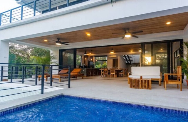 Playa Pelada/N. Guiones Luxury home, 5 min. Walk to Beach and Restaurants