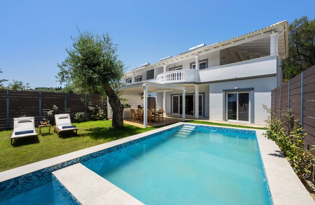 Playia Villa I is an Neoclassical villa built on the highest point of Petriti.