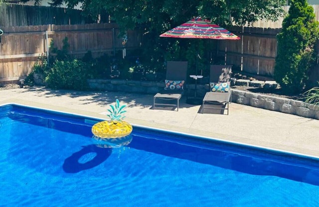 Playtime Paradise! Pool, Video Game Room, Pets OK!