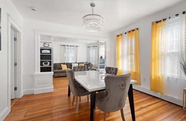 Pleasant and fully furnished 4-bedroom and two bathrooms house in Braintree MA