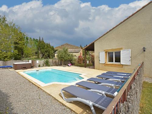Pleasant apartment with pool