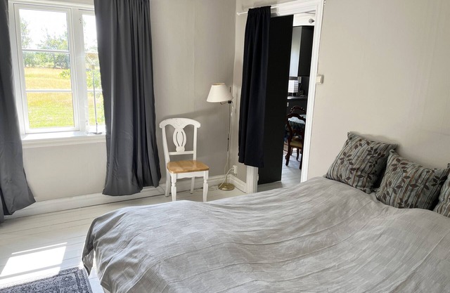 Pleasant cottage with some sea view | SE04025