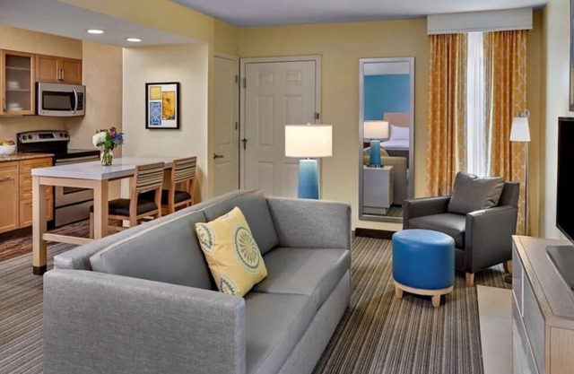 Pleasant Stay, Convenient Location! Free Parking, Pets are Welcome!